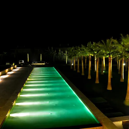 فندق Two 3*